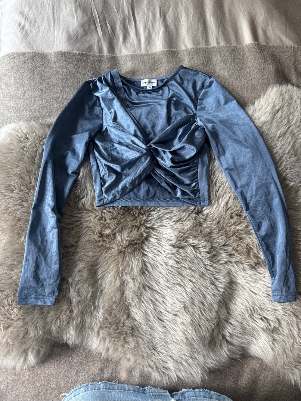 Superdown Slate Blue Twist-Front Long Sleeve Crop Top